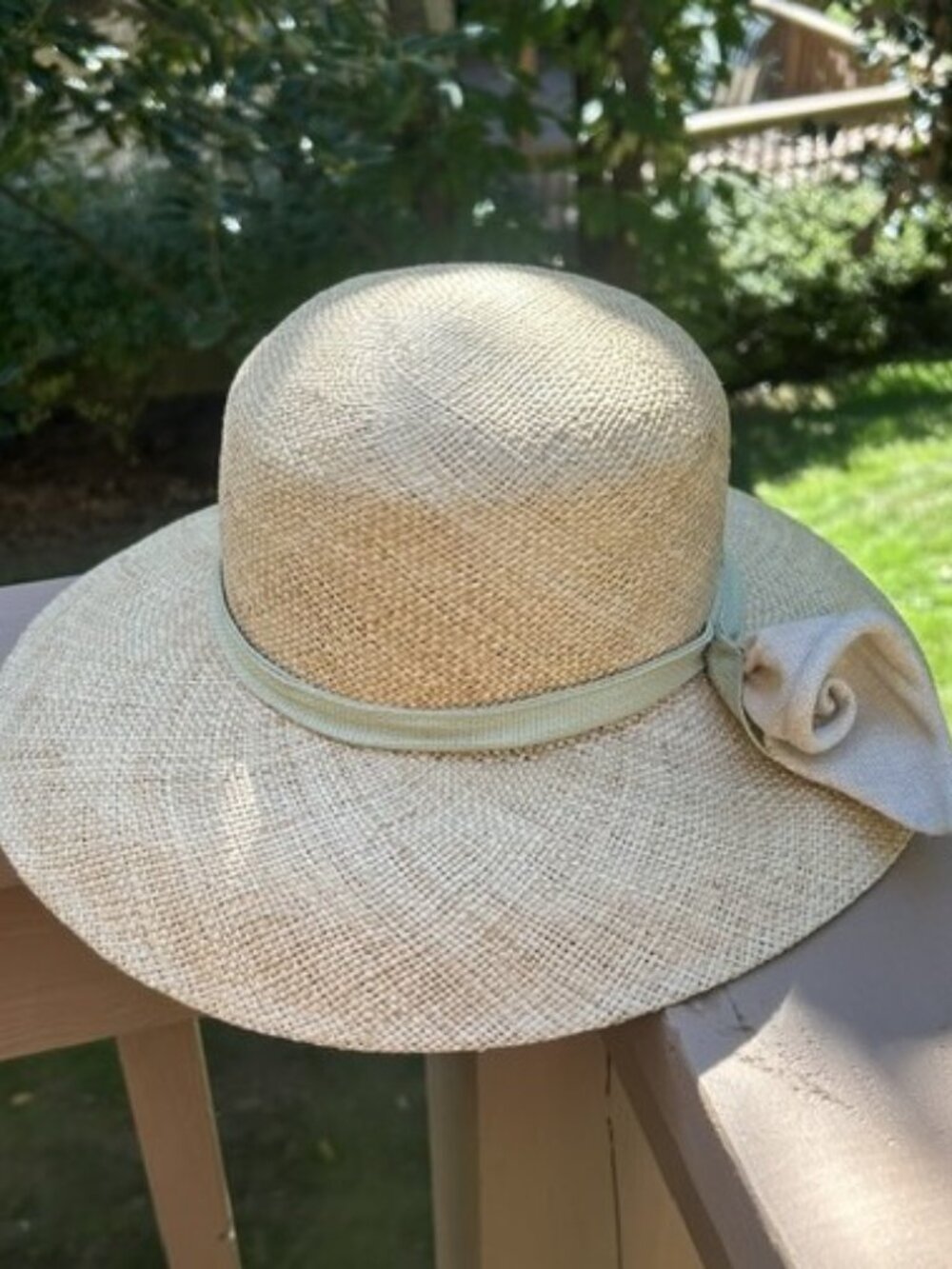 LIZ CLAIBORNE Straw Wide Brim Flower Sun HAT